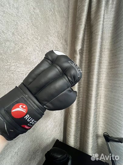 Боксерские перчатки