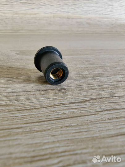 Втулка с резьбой