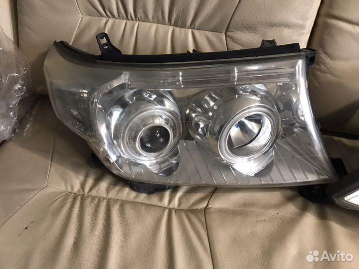 Фары на Land Cruiser 200