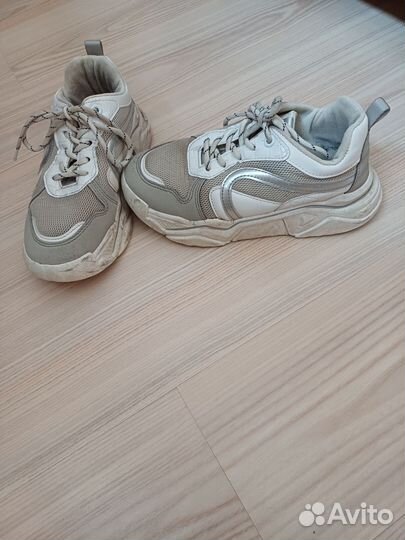 Кроссовки на девочку 35