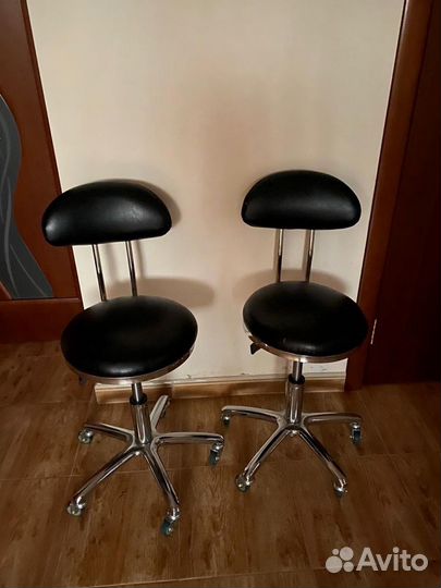 Кресло для мастера маникюра