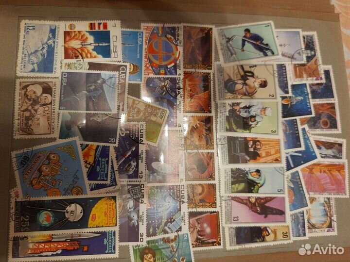 Коллекция разных марок и монет