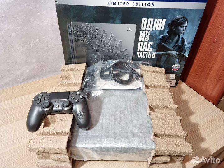 SonyPlayStation 4Pro 1TB Limited Edition+500игр