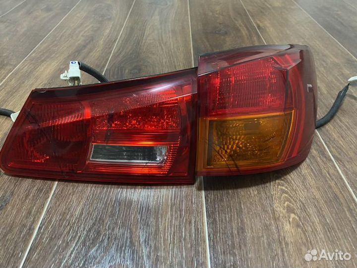 Задние фары на lexus is250
