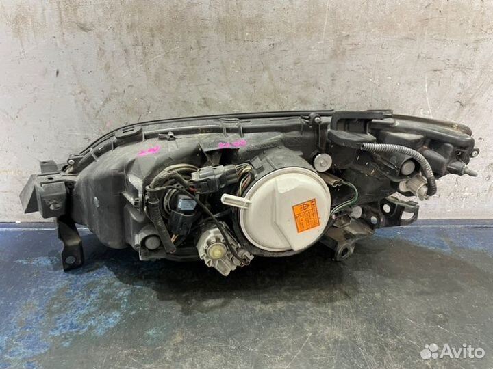 Фара ксенон передняя правая Subaru Outback BP/B13