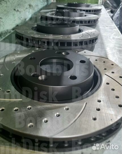 Тормозные диски с перфорацией и насечками tayga