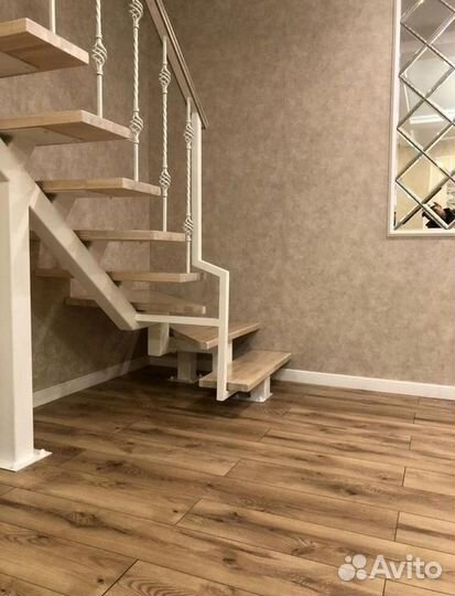 Лестница с площадкой на второй этаж