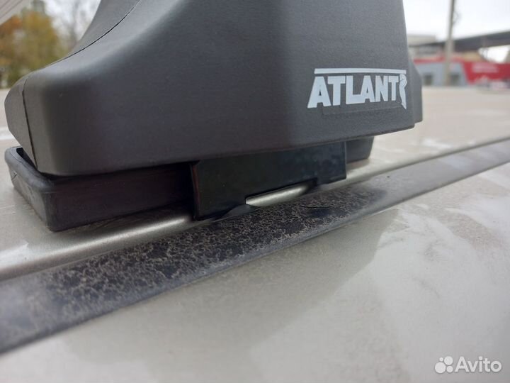 Багажник на крышу Mitsubishi Pajero, штатные места