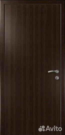 Дверь в пластиковом покрытии