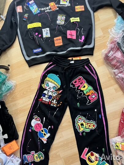 Костюм яркий в стразах корея