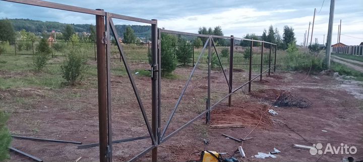 Строительство заборов из профнастила