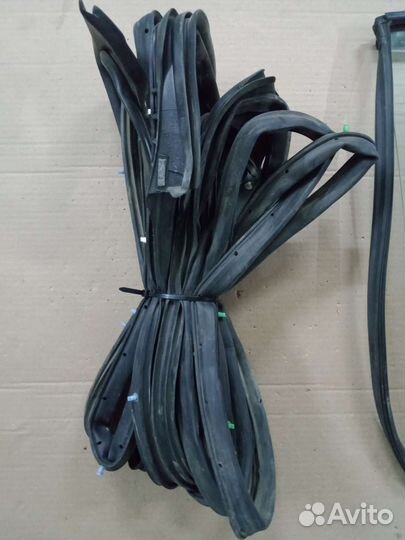 Уплотнительная резинка двери toyota passo