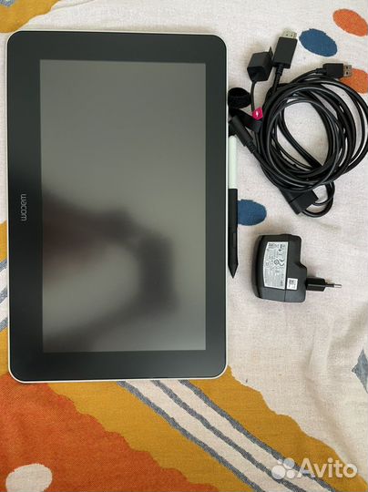 Графический планшет-монитор Wacom One 13, белый