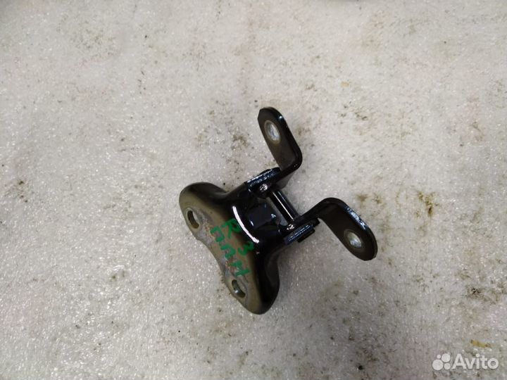 Петля передней правой двери нижняя Rav Camry Prado