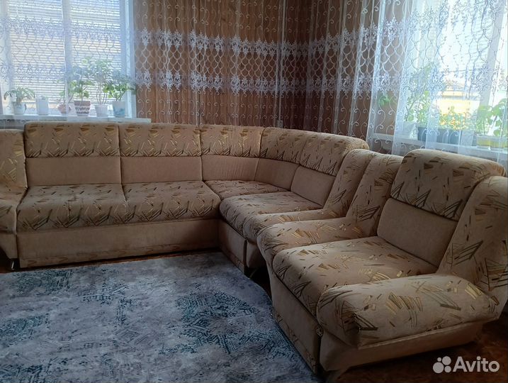 Большой угловой диван
