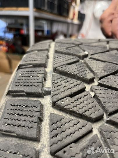 Bridgestone Blizzak DM-V2 260/65 R18 110R