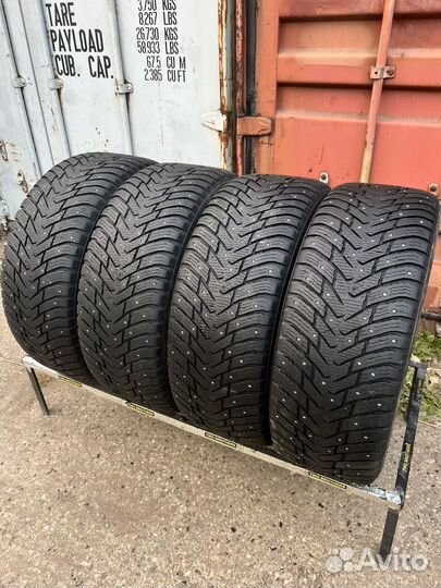 Nokian Tyres Hakkapeliitta 8 SUV 285/60 R18 116T