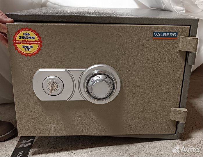 Сейф огнестойкий Valberg FRS-32.CL