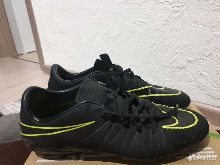 Футбольные бутсы nike