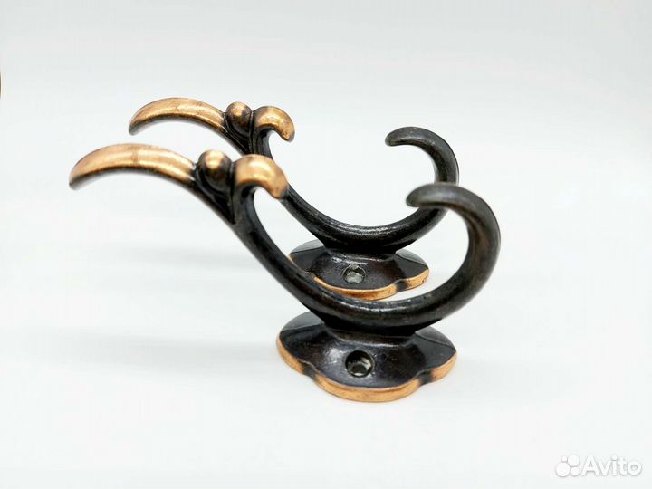 Вешалка для одежды настенная