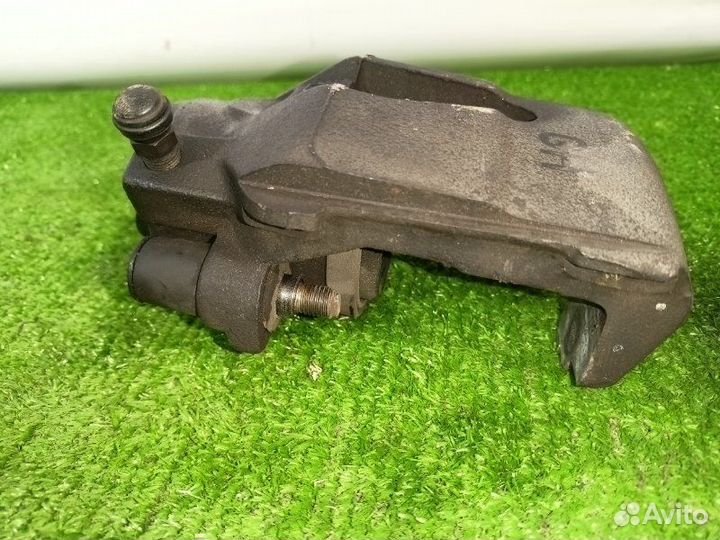 Суппорт тормозной передний правый Volkswagen Golf