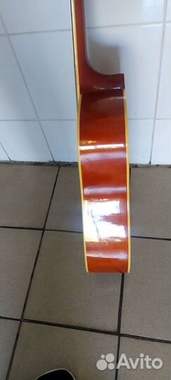 Акустическая гитара