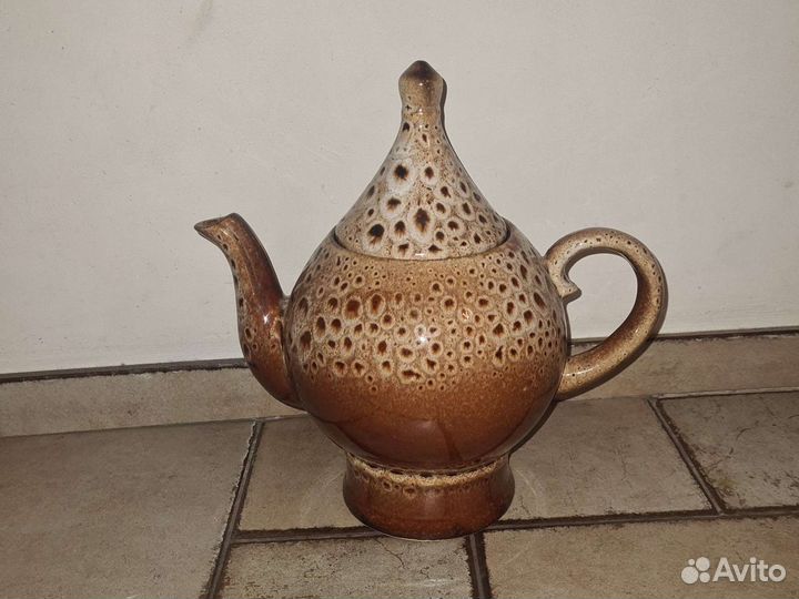 Чайники, кофейник, сахарница, хрустальный рог