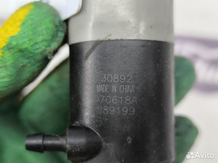 Моторчик омывателя передний Toyota Auris E150