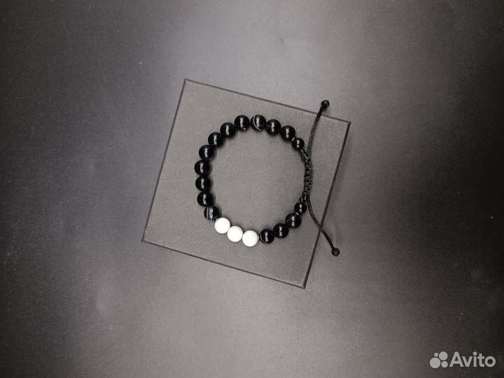 Браслет черный агат и белый нефрит