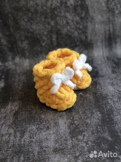 Плед, пинетки. Плюшевые, вязаные. Ручная работа