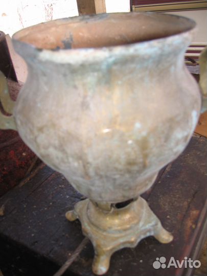 Два старых раритетных самовара