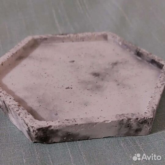 Подсвечник из бетона со свечой