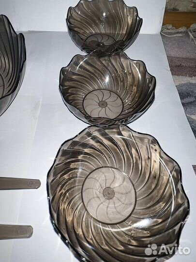 Новый пластиковый сервиз для салата