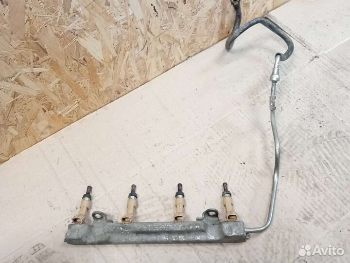 Топливная рампа с форсунками Toyota Corolla 1.6