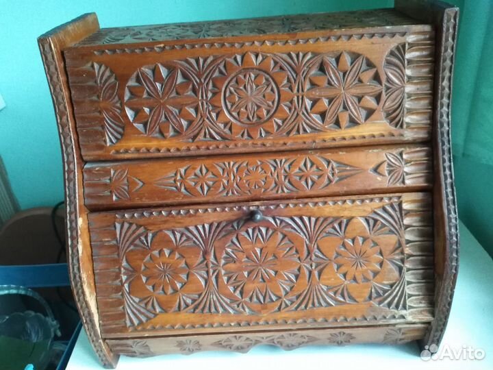 Хлебница резная с натурального дерева