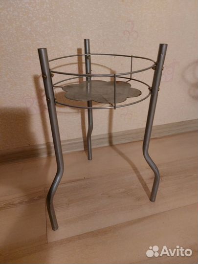 Подставка для цветов напольная металлическая