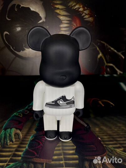 Фигурка kaws nike