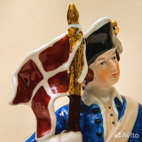 Фарфоровая Статуэтка Солдат