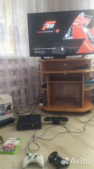 Xbox 360е на 500 гигов+2 джойстика
