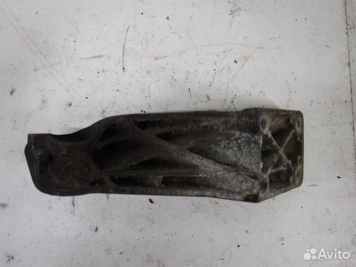 Кронштейн двигателя правый Land Rover Range Rover