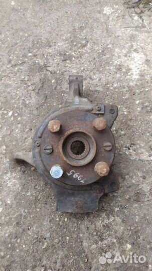 Рено шафран 2.2i правый поворотный кулак 93г