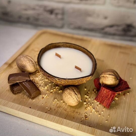 Ароматическая свеча ручной работы в кокосе