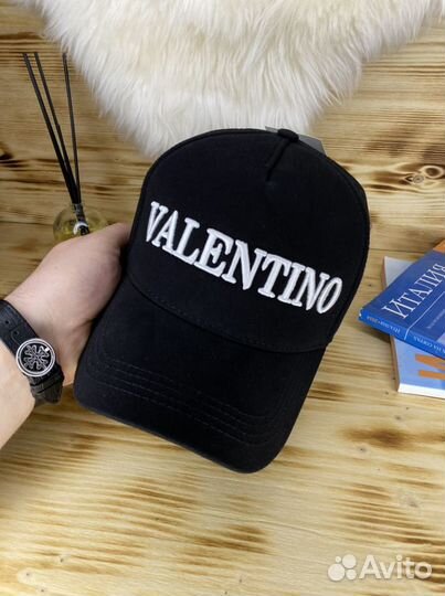 Кепка valentino