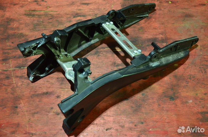 Подрамник передний Suzuki GSX-R 600 / 750 k6 - k7