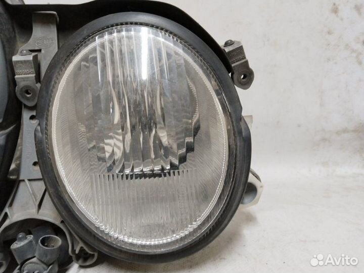 Фара передняя правая Mercedes E W210 2002