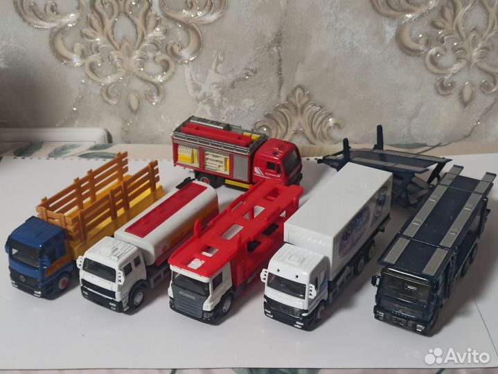 Грузовики Мерседес и Скания