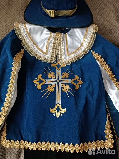 Костюмы мушкетера и тигренка