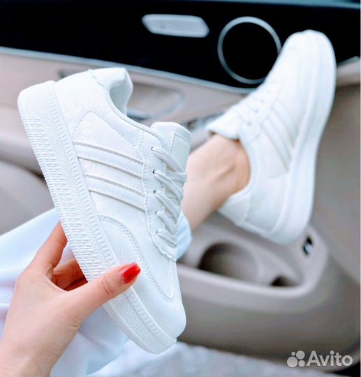Кроссовки новые женские 39 размер