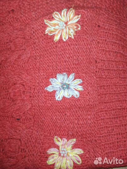 Жилетка шерстяная на пуговицах 42-44 размер