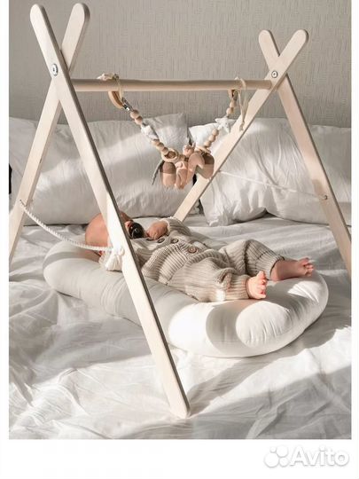 Деревянная стойка монтессори для мобилей